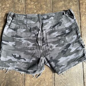 G1 Goods Women's Gray Camo Cargo Shorts sz 6